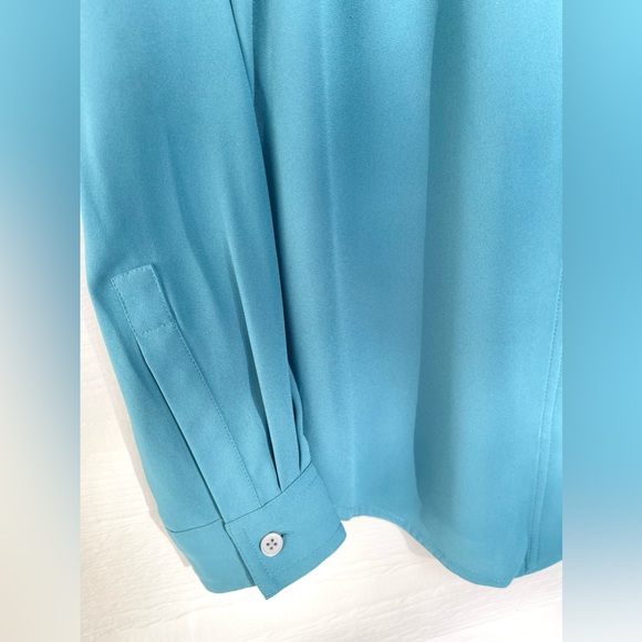 Ann Taylor LOFT Business Casual Button Down. Size Small - Picture 2 of 7